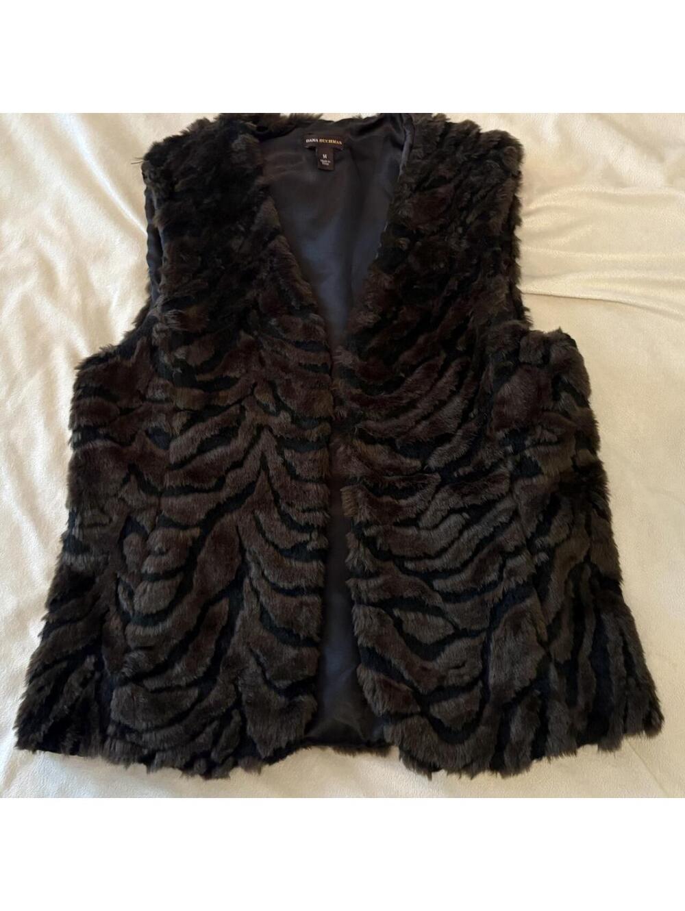 Gorgeous Dana Buchman faux fur vest in a rich brown & black tiger/animal